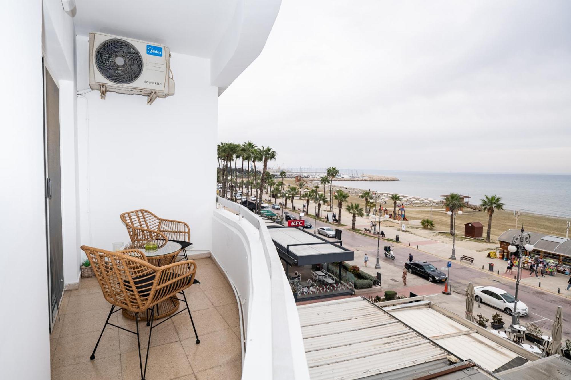 Lazuli Sea View Beachfront Ap 21 Larnaka Exterior foto