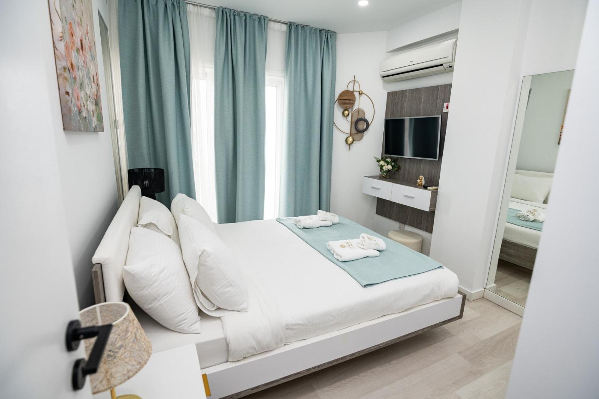 Lazuli Sea View Beachfront Ap 21 Larnaka Exterior foto