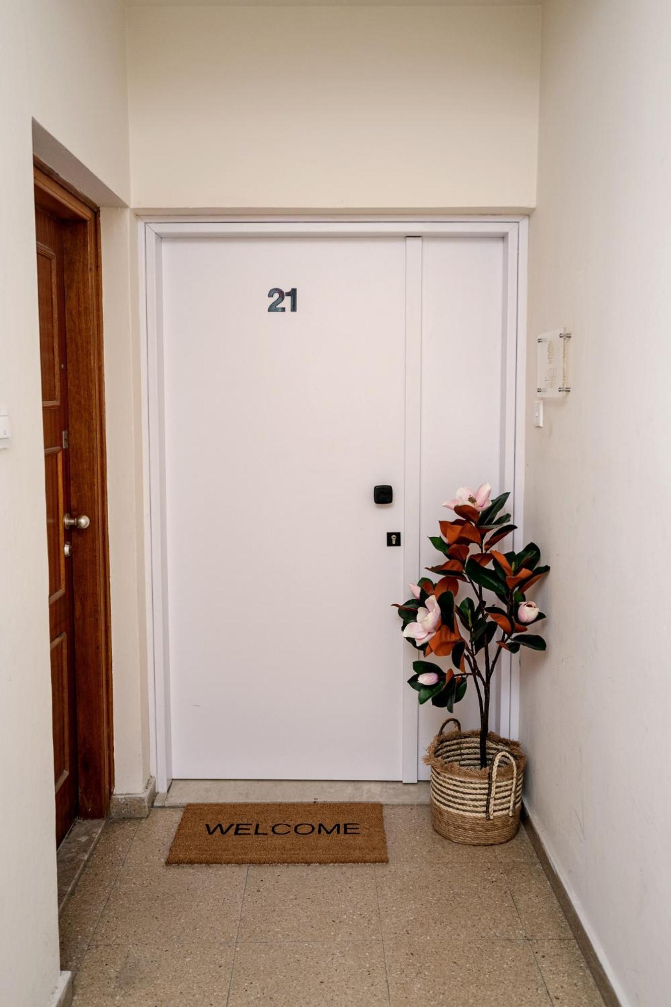 Lazuli Sea View Beachfront Ap 21 Larnaka Exterior foto