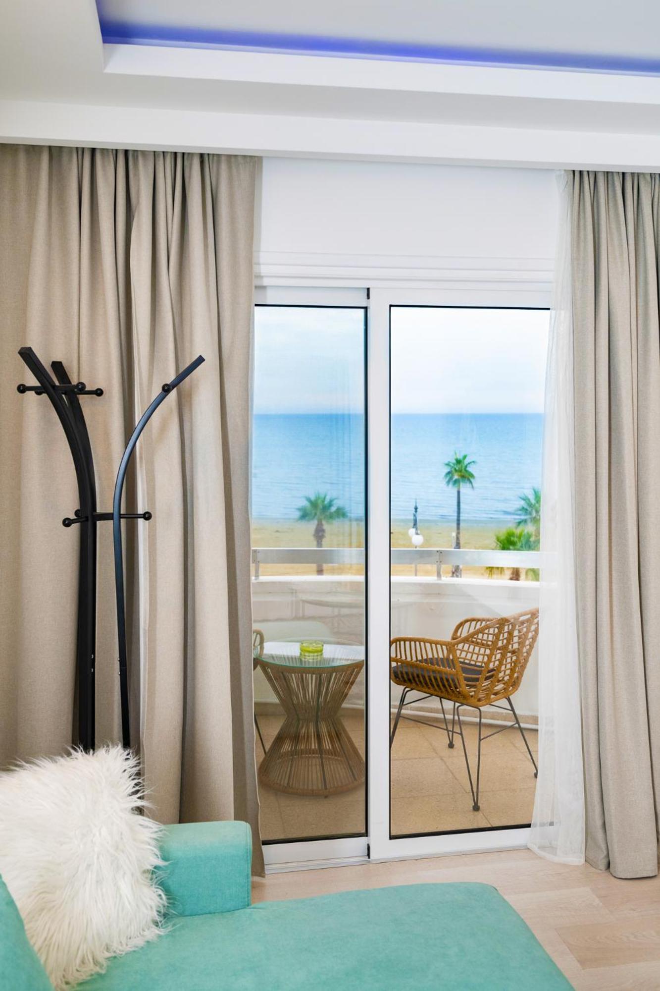 Lazuli Sea View Beachfront Ap 21 Larnaka Exterior foto