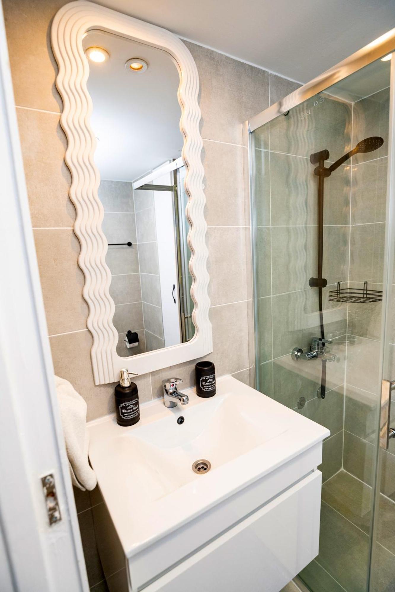 Lazuli Sea View Beachfront Ap 21 Larnaka Exterior foto