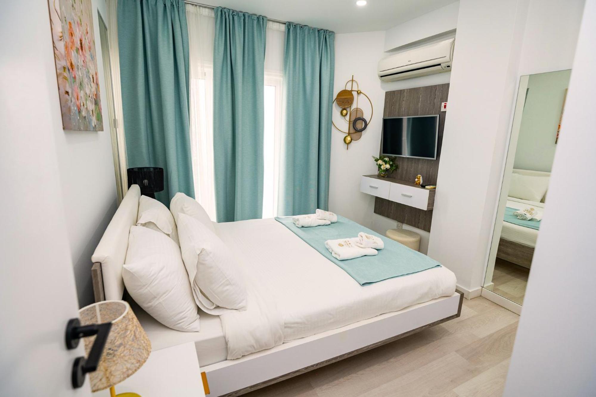 Lazuli Sea View Beachfront Ap 21 Larnaka Exterior foto