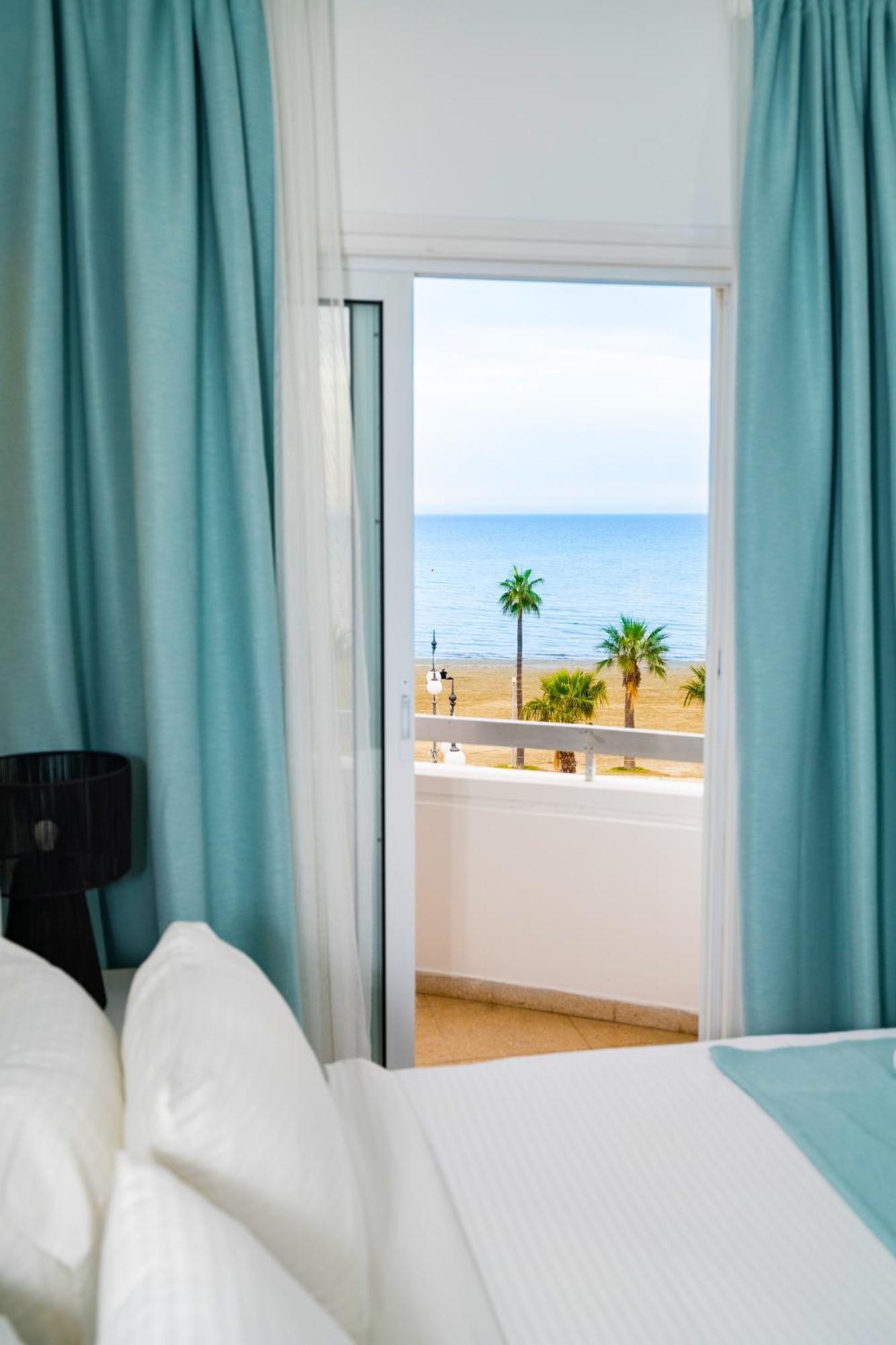 Lazuli Sea View Beachfront Ap 21 Larnaka Exterior foto